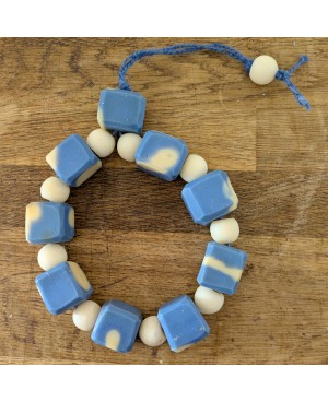 collier perles de savon bleu