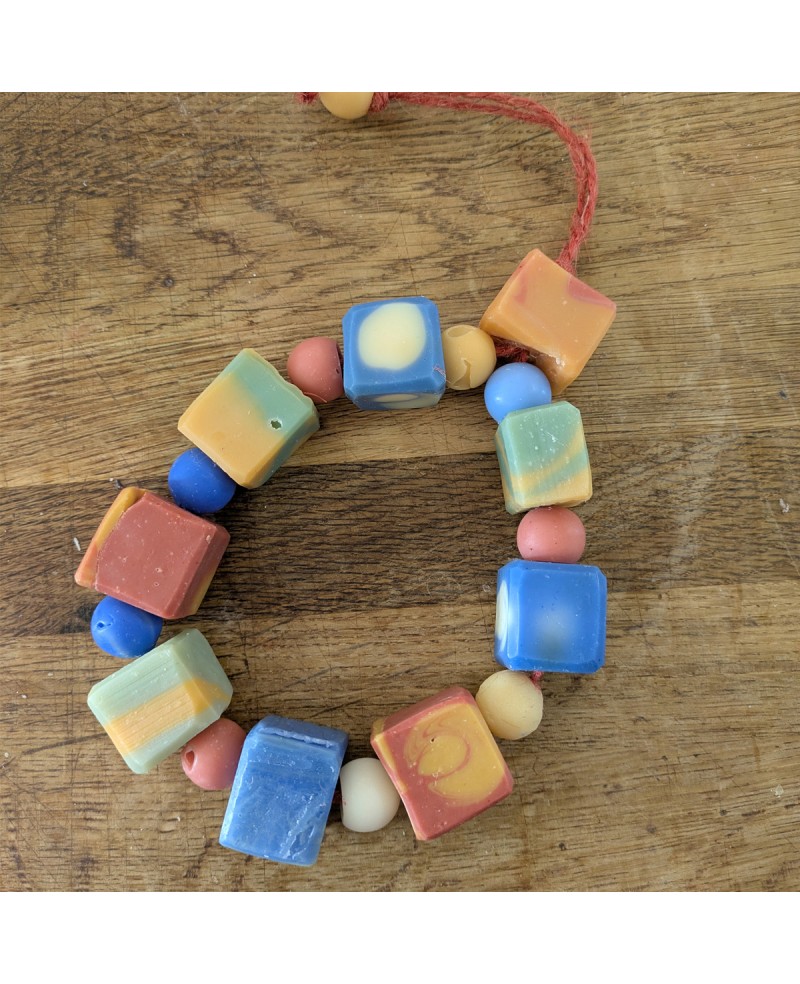 collier perles de savon multicolore